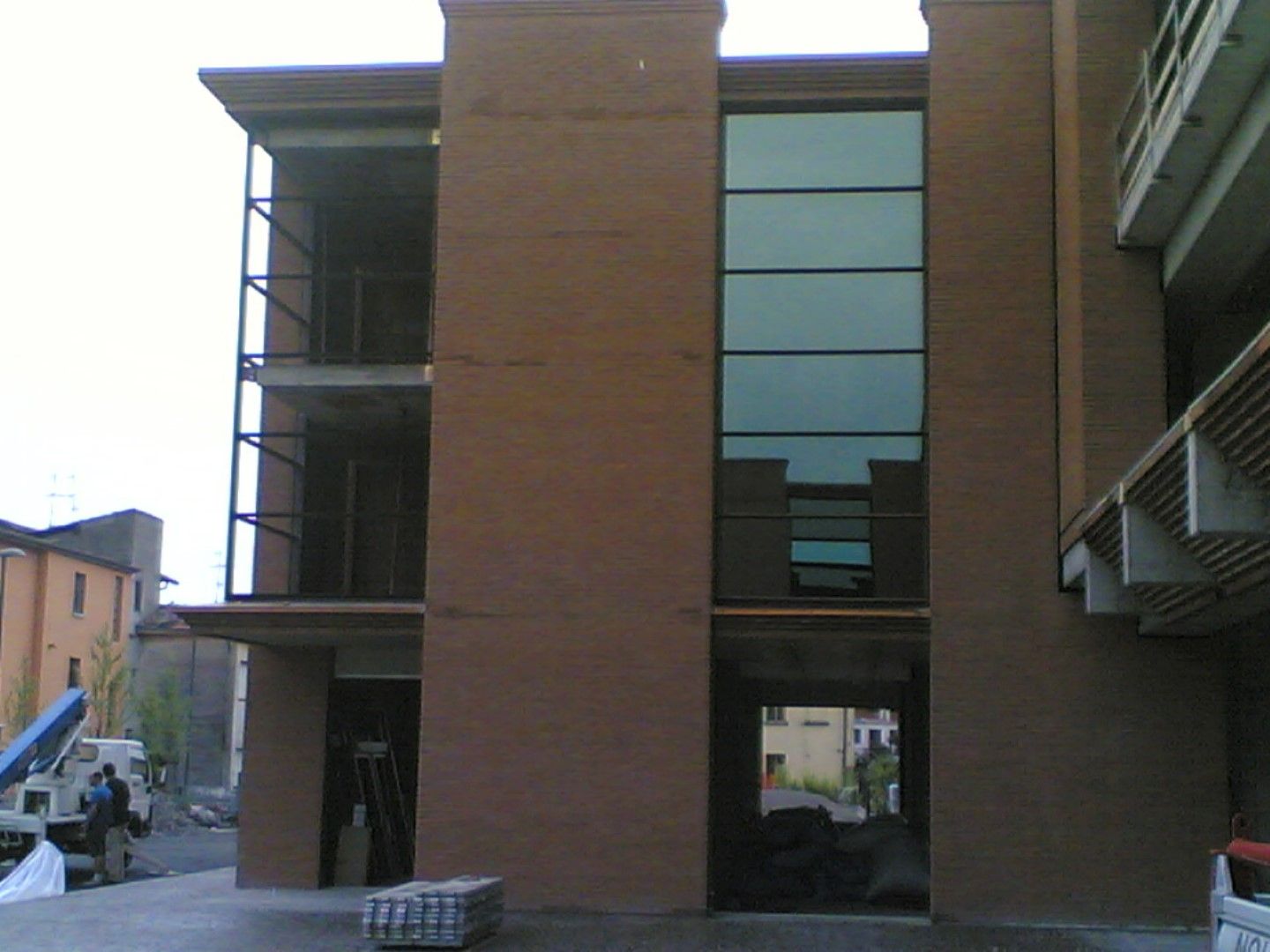 Facciate continue - Piazza Castello a Borgosatollo